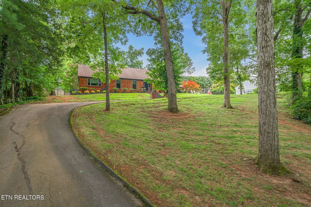 Photo of 7324 Rotherwood Drive, Knoxville, TN 37919 (MLS # 1349185)