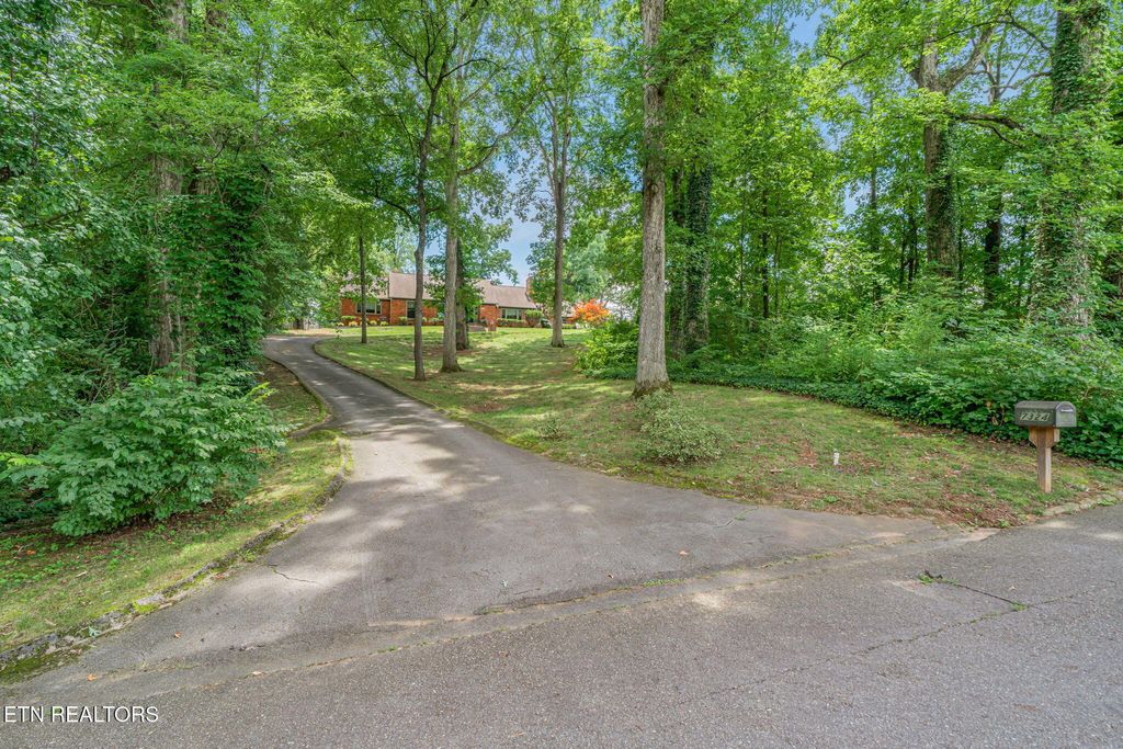 Photo of 7324 Rotherwood Drive, Knoxville, TN 37919 (MLS # 1349185)