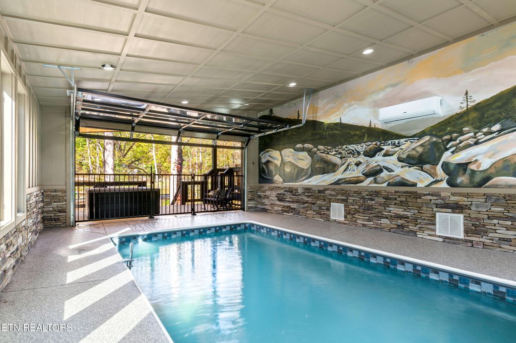 Photo of 4143 Fontaine Way, Gatlinburg, TN 37738 (MLS # 1325167)