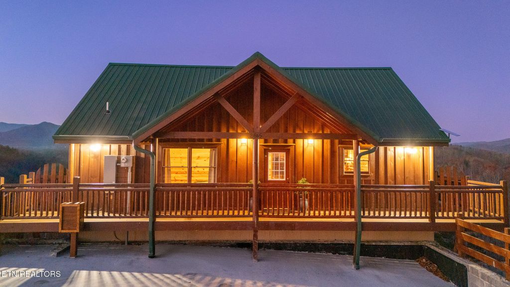 Photo of 2445 Mountain Ridge Way, Sevierville, TN 37862 (MLS # 1328421)