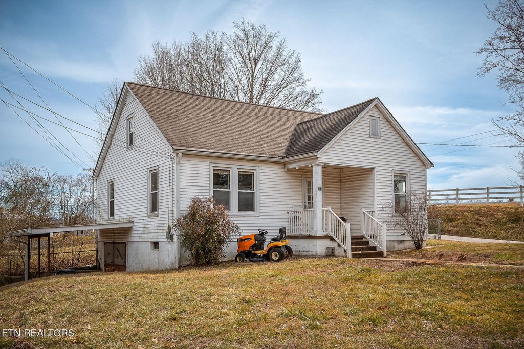 Photo of 304 S Young St, Sparta, TN 38583 (MLS # 1335164)