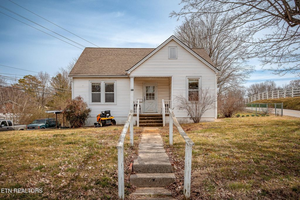 Photo of 304 S Young St, Sparta, TN 38583 (MLS # 1335164)