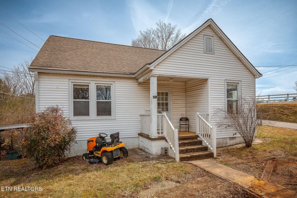 Photo of 304 S Young St, Sparta, TN 38583 (MLS # 1335164)