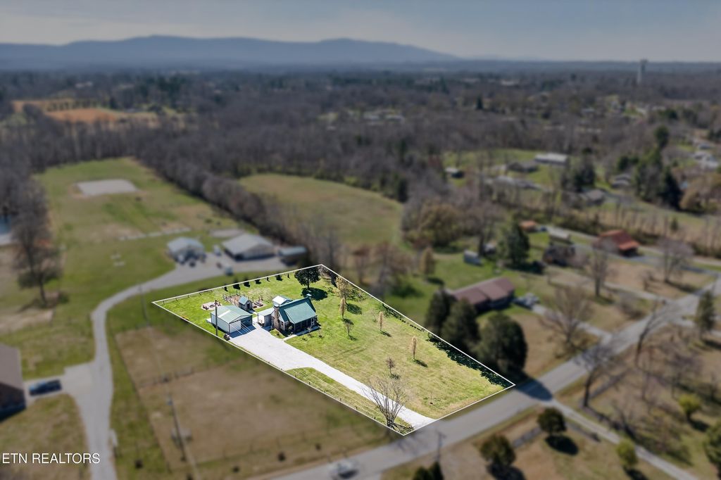 Photo of 910 Highland Lane, Crossville, TN 38555 (MLS # 1333717)