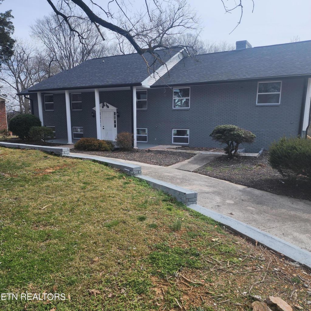 Photo of 1242 Strange Rd, Lenoir City, TN 37772 (MLS # 1331652)