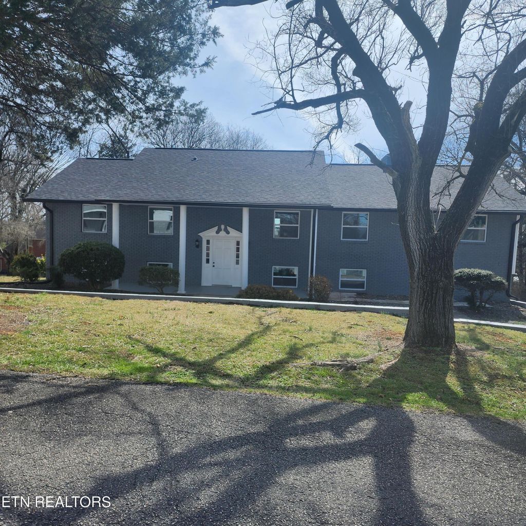 Photo of 1242 Strange Rd, Lenoir City, TN 37772 (MLS # 1331652)
