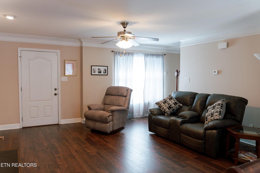 Photo of 1729 Point Wood Drive, Knoxville, TN 37920 (MLS # 1326392)