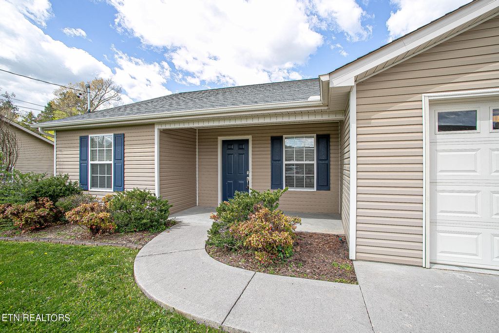 Photo of 7606 Stonewood Creek Drive, Corryton, TN 37721 (MLS # 1259197)