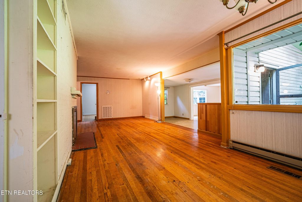 Photo of 118 Venus Rd, Oak Ridge, TN 37830 (MLS # 1313739)