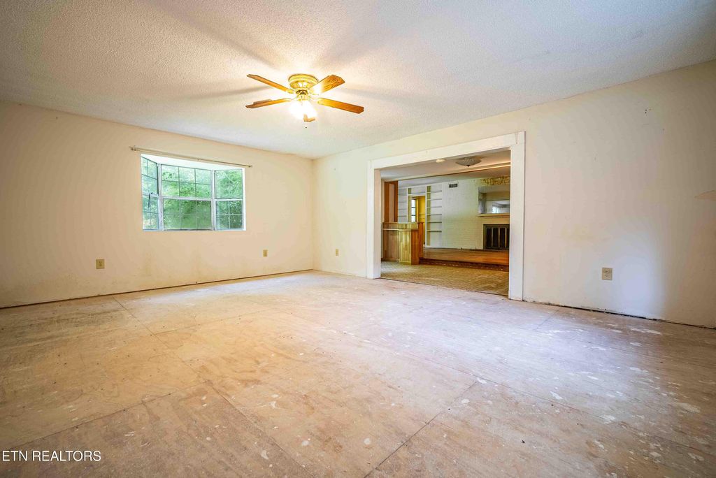 Photo of 118 Venus Rd, Oak Ridge, TN 37830 (MLS # 1313739)