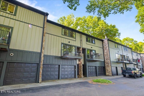 Photo of 1974 Cherokee Bluff Drive, Knoxville, TN 37920 (MLS # 1349633)