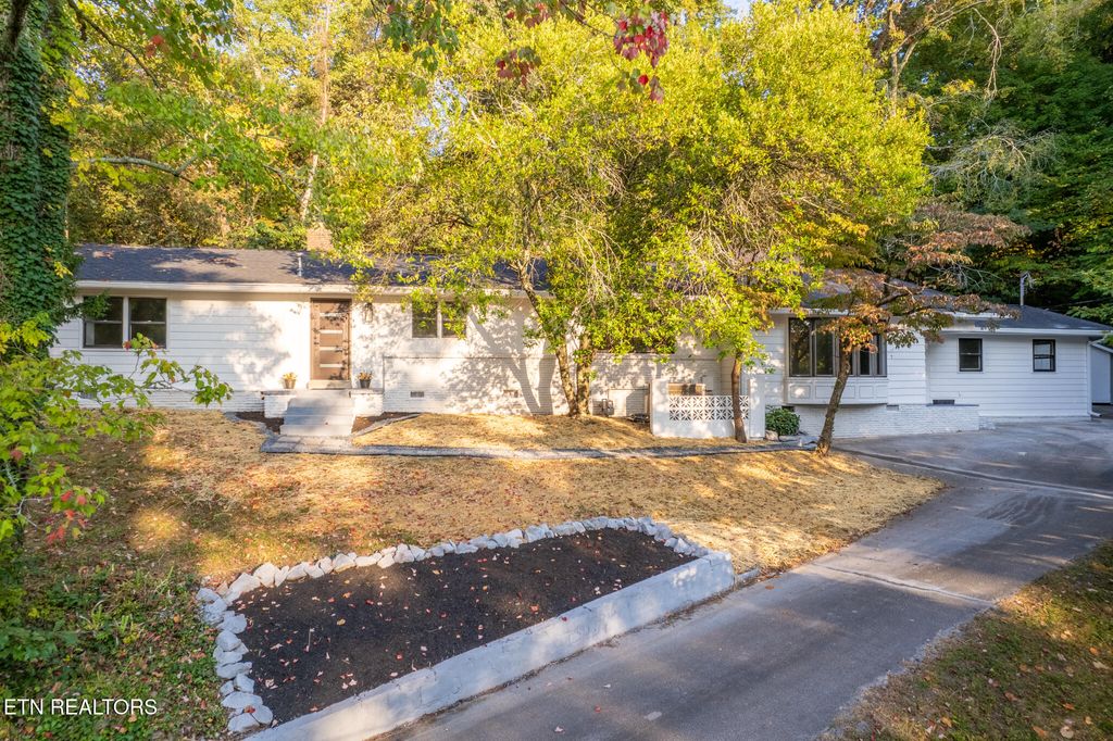 Photo of 6020 Weems Rd, Knoxville, TN 37918 (MLS # 1331605)