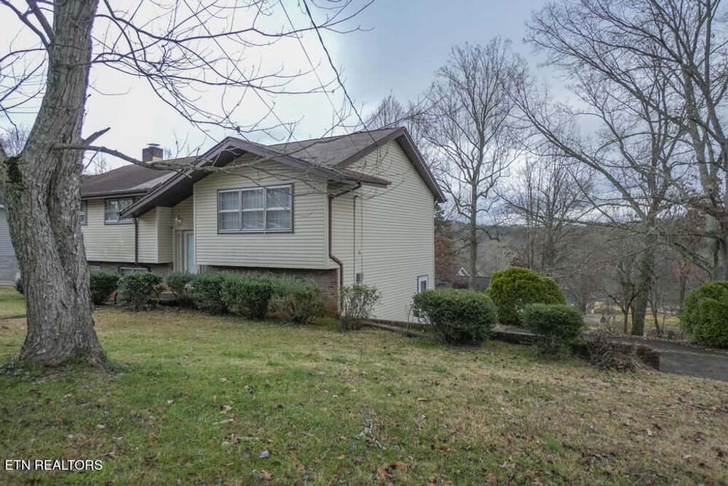Photo of 2145 E Ridgewood Drive, Louisville, TN 37777 (MLS # 1325010)