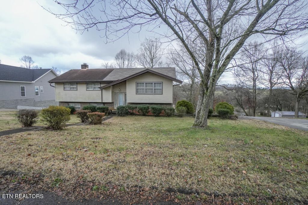 Photo of 2145 E Ridgewood Drive, Louisville, TN 37777 (MLS # 1325010)