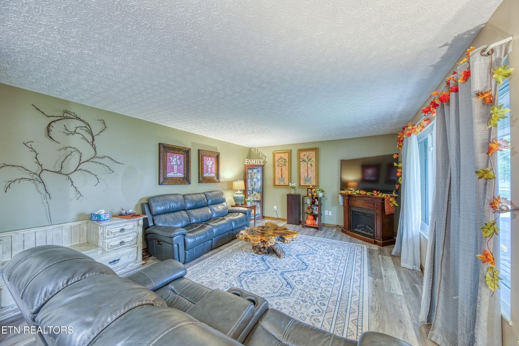 Photo of 2327 Eau Clair Drive, Maryville, TN 37803 (MLS # 1318417)