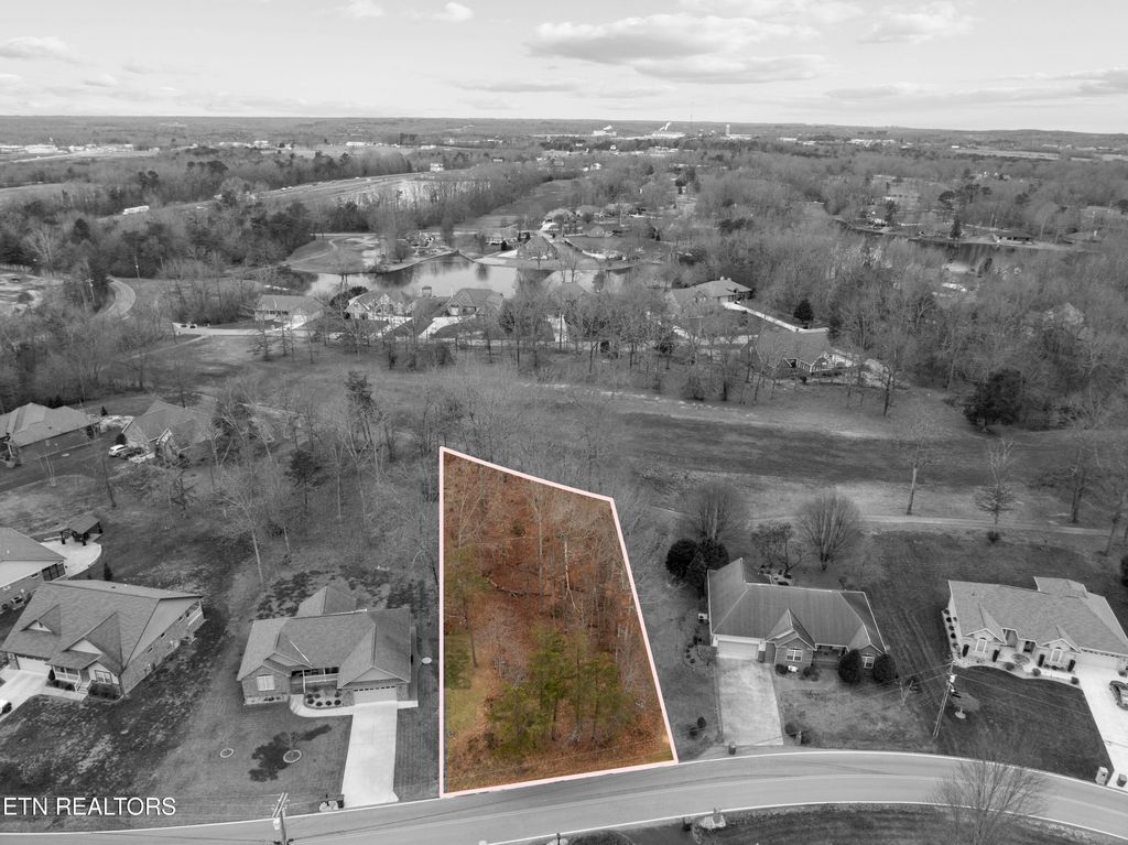 Photo of 47 E Deer Creek Drive, Crossville, TN 38571 (MLS # 1324445)