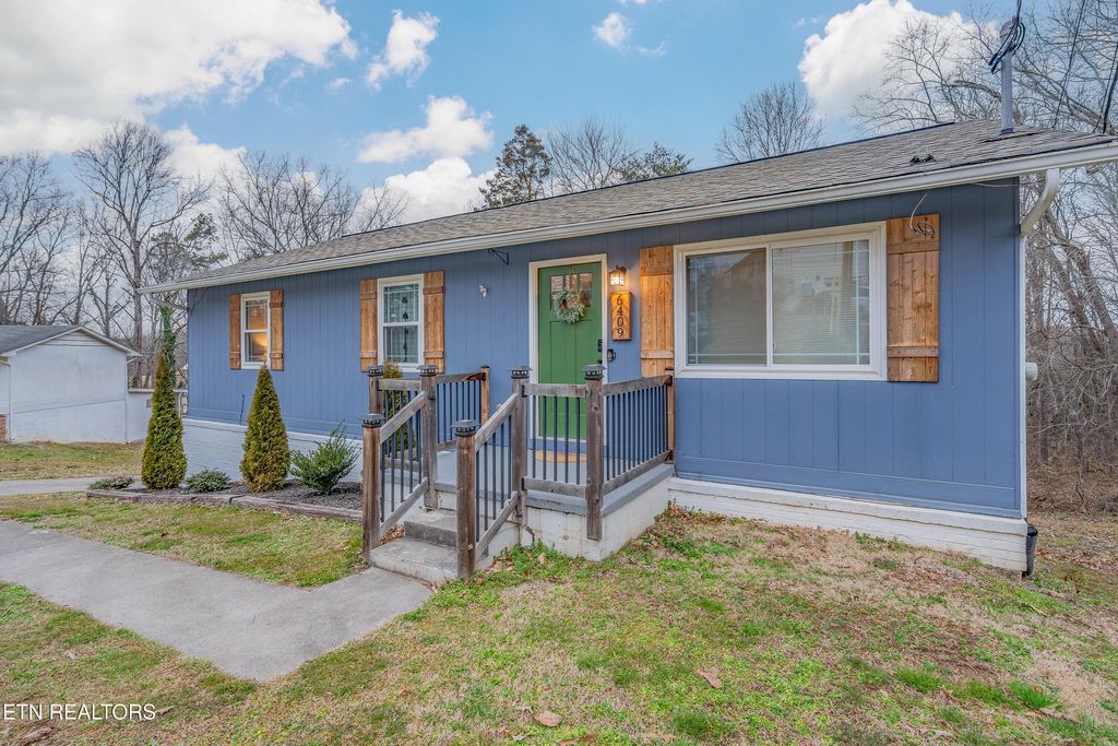 Photo of 6409 NW Tewksbury Drive, Knoxville, TN 37921 (MLS # 1330003)