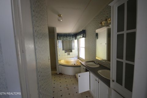 Tiny photo for 526 Anderson Road Rd, Sweetwater, TN 37874 (MLS # 1319769)