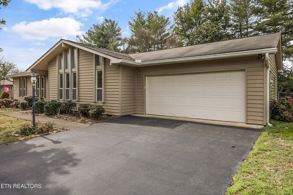 Photo of 1626 Bexhill Drive, Knoxville, TN 37922 (MLS # 1330544)