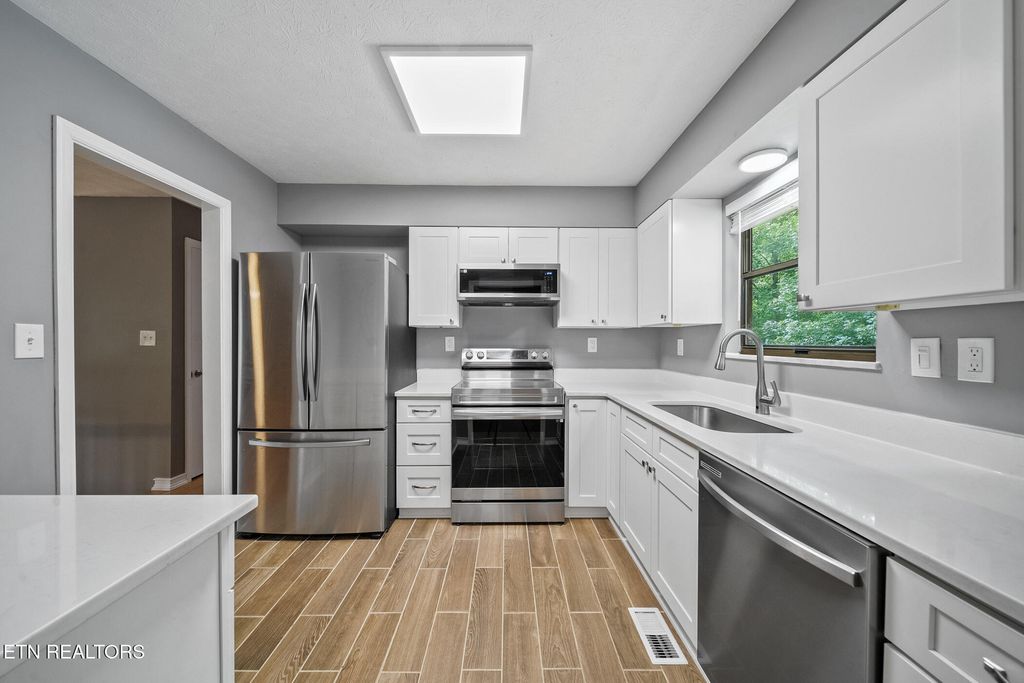 Photo of 9425 Jim Loy Rd, Strawberry Plains, TN 37871 (MLS # 1301519)