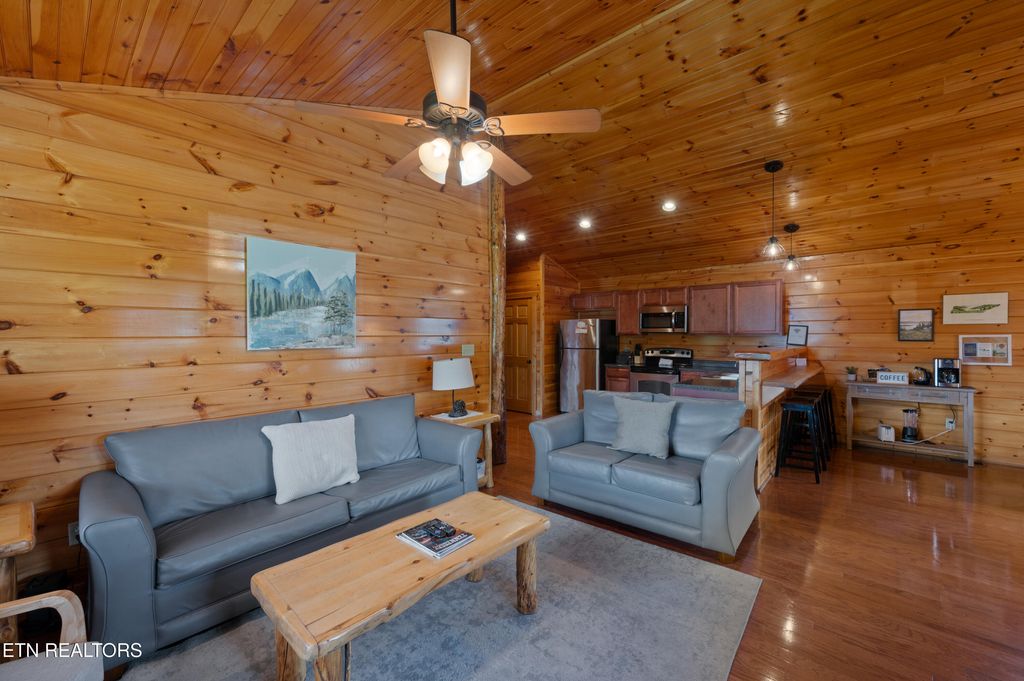 Photo of 913 Mcmakin Way, Pigeon Forge, TN 37863 (MLS # 1297044)