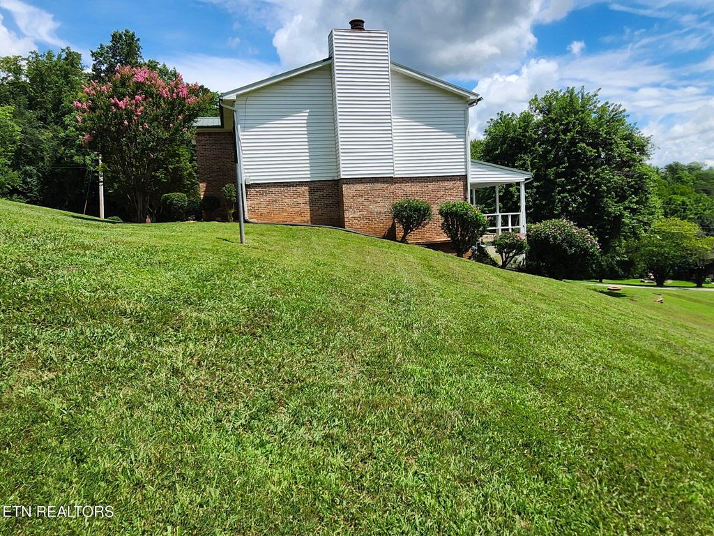 Photo of 2005 Bluff Rd, Harriman, TN 37748 (MLS # 1309047)
