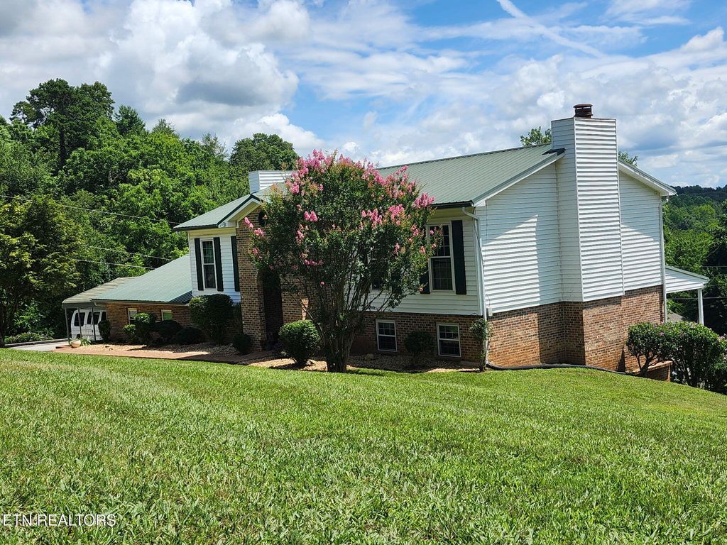 Photo of 2005 Bluff Rd, Harriman, TN 37748 (MLS # 1309047)