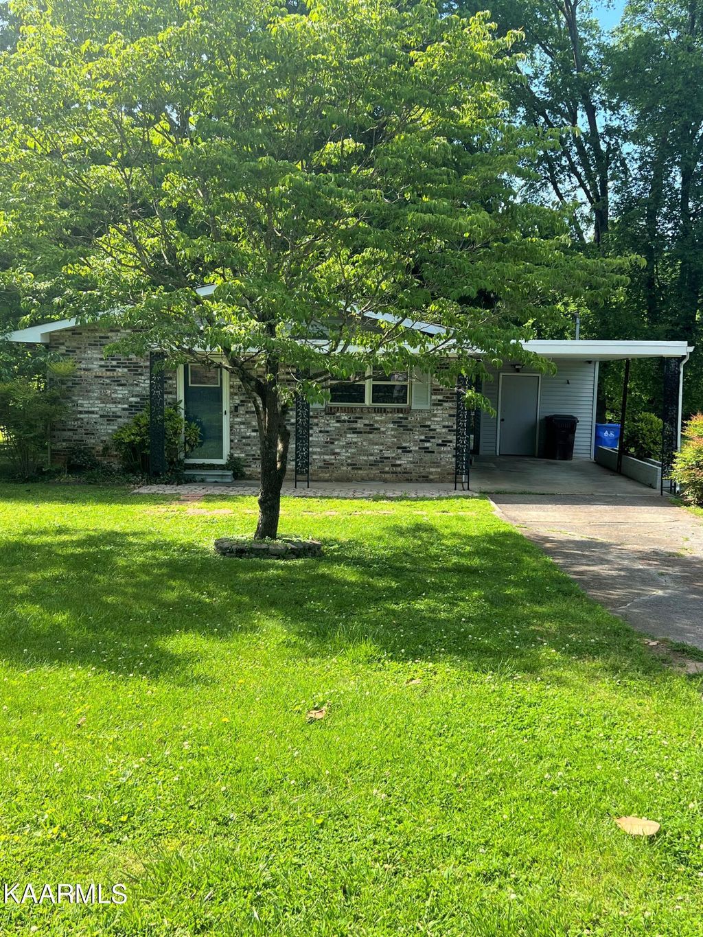 Photo of 635 Garfield St, Alcoa, TN 37701 (MLS # 1227042)