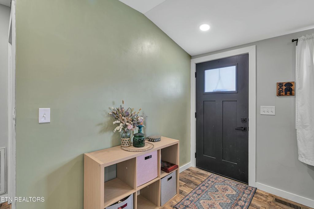 Photo of 326 S Fowler St, Clinton, TN 37716 (MLS # 1294733)