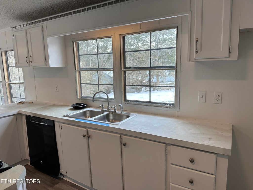 Photo of 635 E Raccoon Valley Drive, Heiskell, TN 37754 (MLS # 1251004)