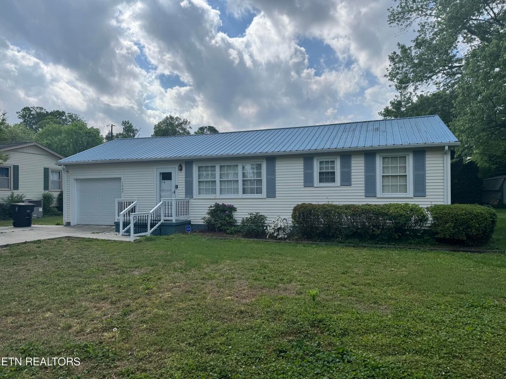 Photo of 1209 Morgan St, Athens, TN 37303 (MLS # 1337314)