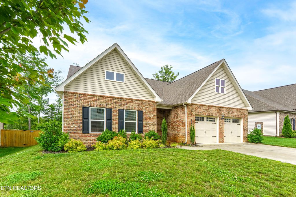 Photo of 284 Aspen Drive, Lenoir City, TN 37771 (MLS # 1302876)