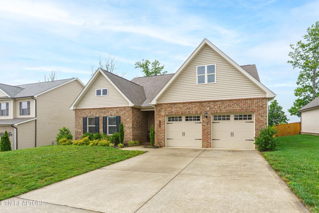 Photo of 284 Aspen Drive, Lenoir City, TN 37771 (MLS # 1302876)