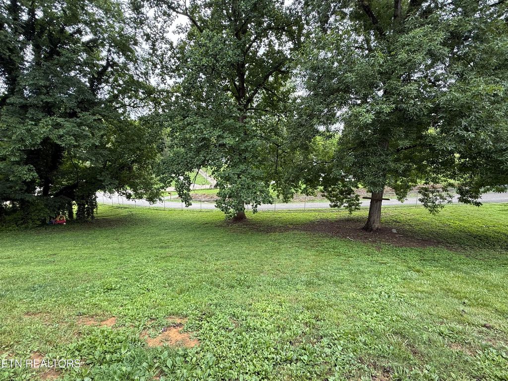 Photo of 2005 Neubert Rd, Knoxville, TN 37914 (MLS # 1344013)