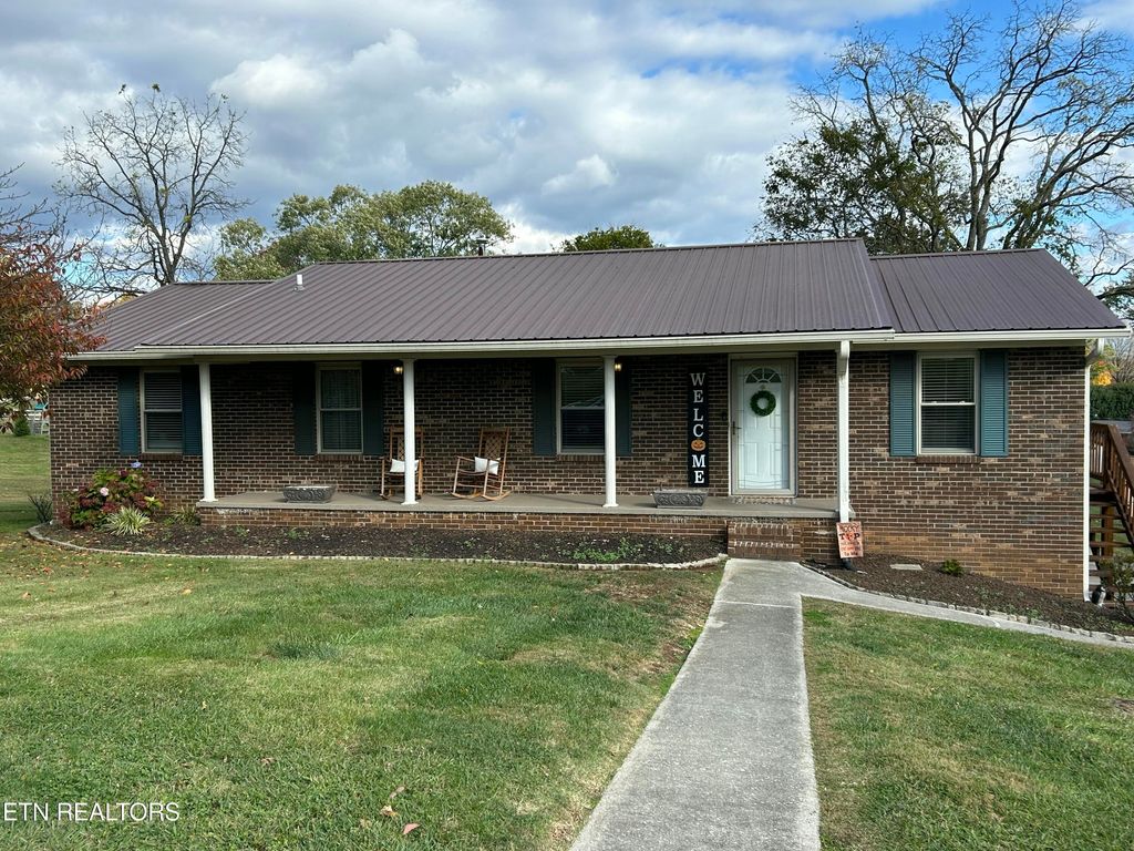 Photo of 334 E Donaldson Drive, Morristown, TN 37814 (MLS # 1321889)