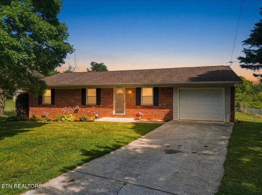 3008 PLEASANT VIEW AVE, MARYVILLE, TN 37803 - Image f5f1c28e28d3588dd12a9bfd6f17ed21/1775458411