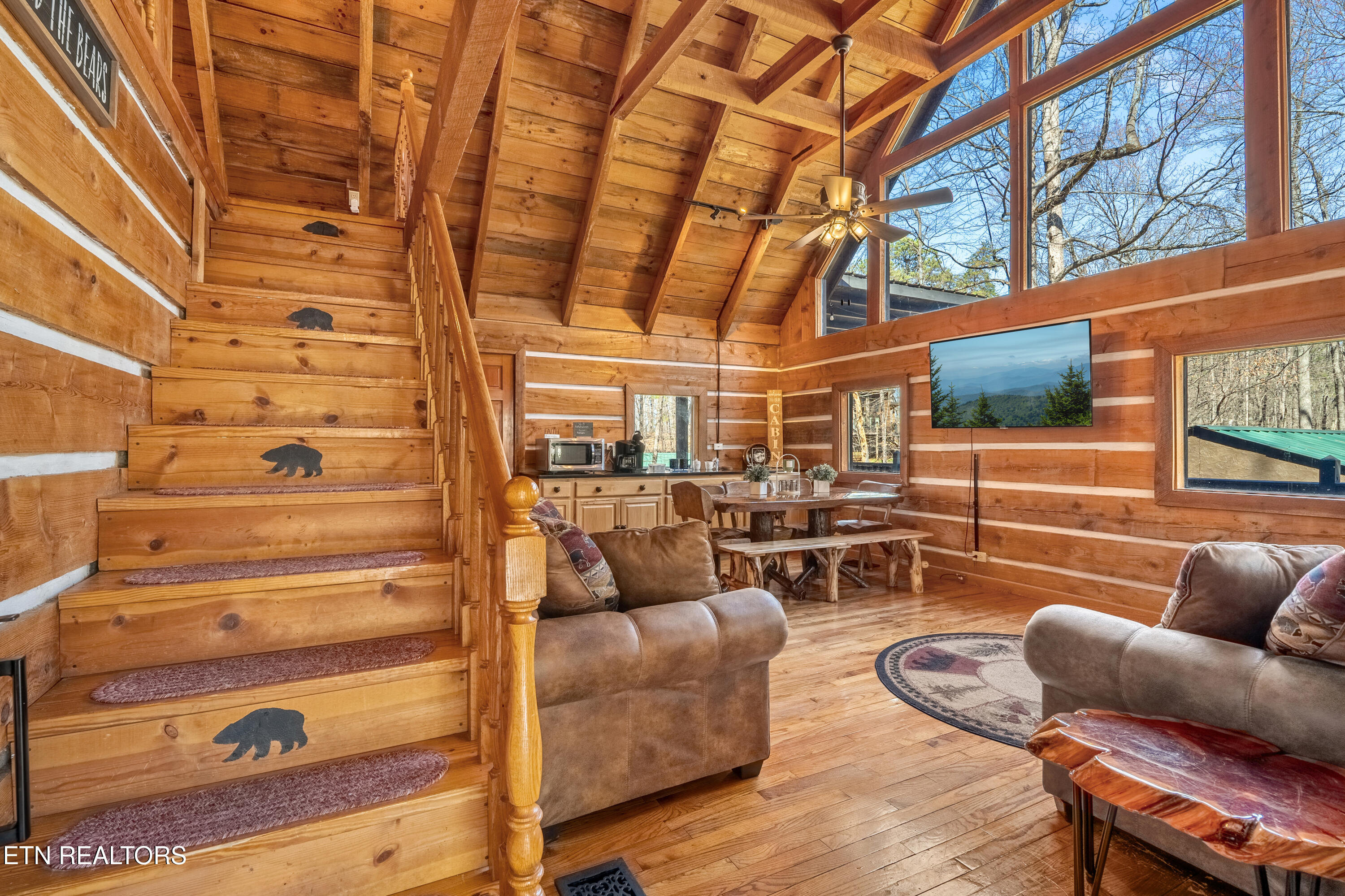 2157 E View Drive