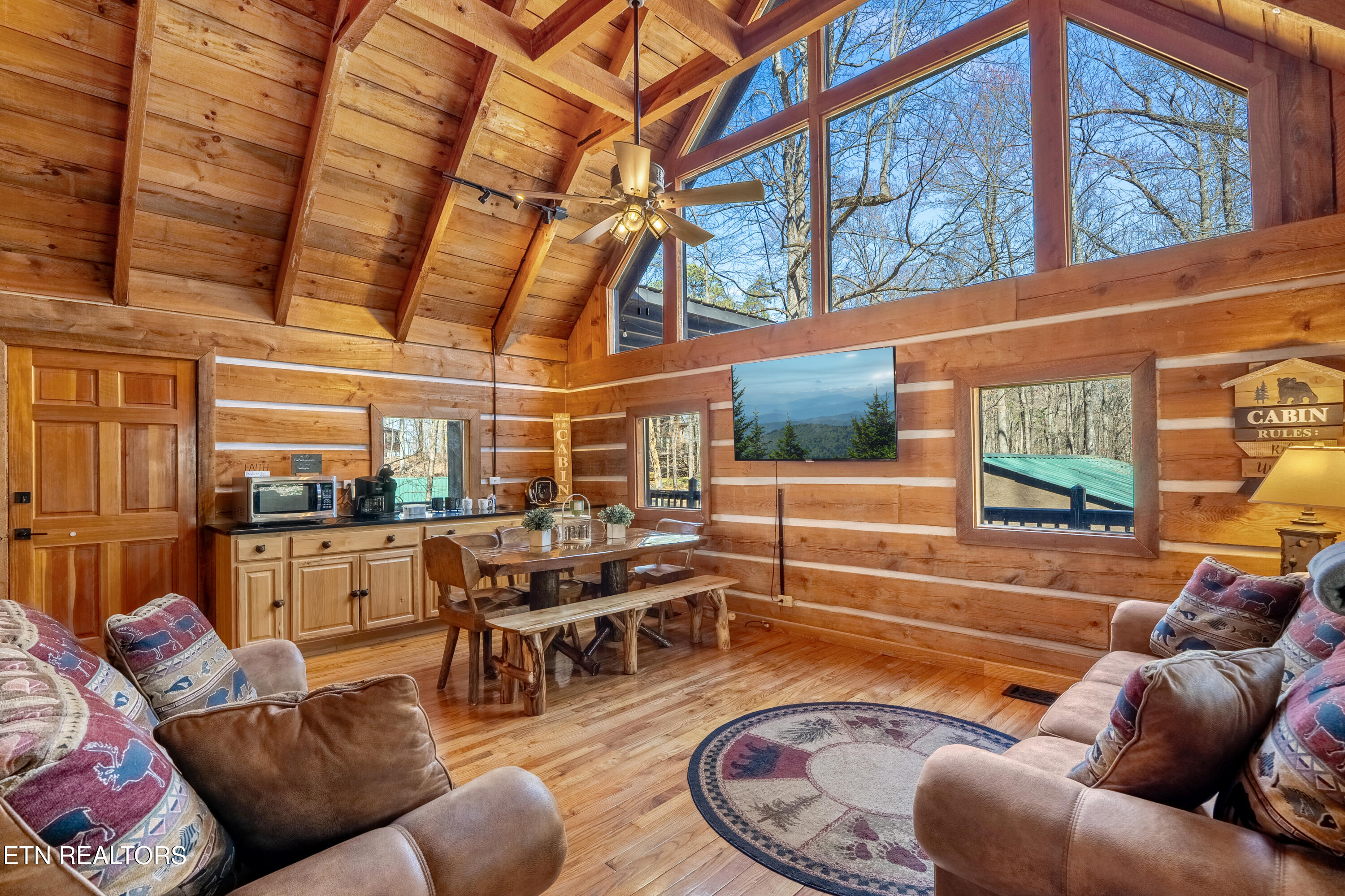 2157 E View Drive