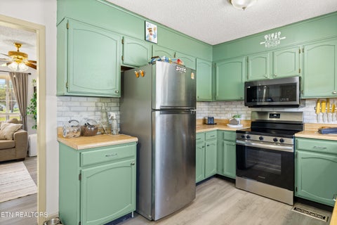 Tiny photo for 113 Cleveland Rd, Sweetwater, TN 37874 (MLS # 1359826)