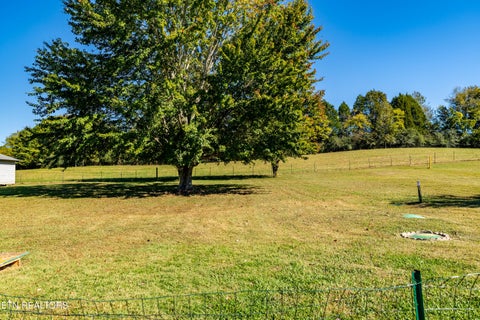Tiny photo for 113 Cleveland Rd, Sweetwater, TN 37874 (MLS # 1359826)