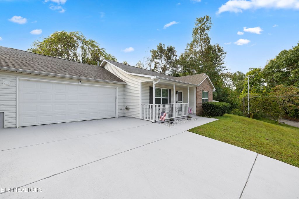 Photo of 8212 Oak Terrace Lane, Powell, TN 37849 (MLS # 1316949)