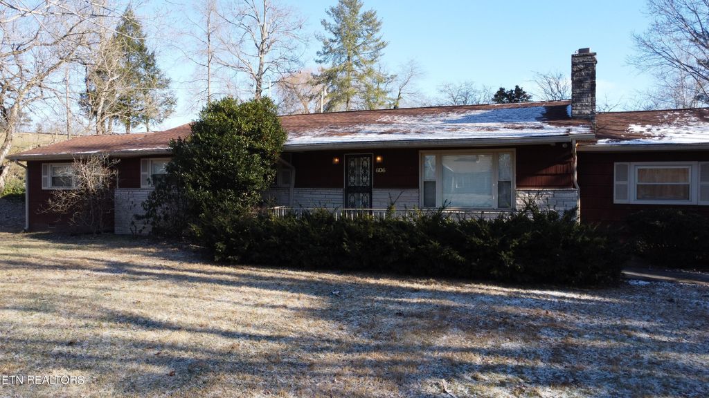 Photo of 606 Fifth Avenue Ave, New Tazewell, TN 37825 (MLS # 1286785)