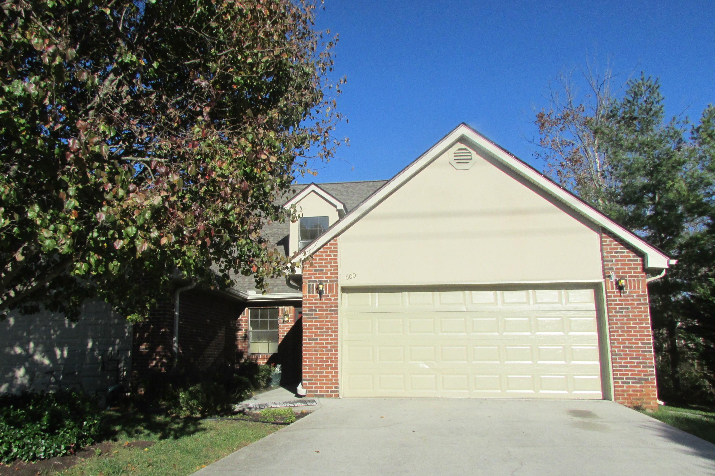 Photo 1 of 15 — 600 Farragut Commons Drive 4, Knoxville, TN 37934