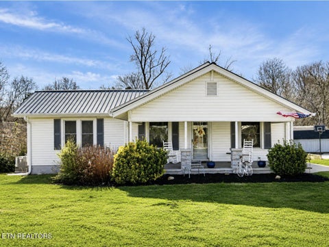 Photo of 5012 Strawberry Plains Pike, Knoxville, TN 37914 (MLS # 1355476)
