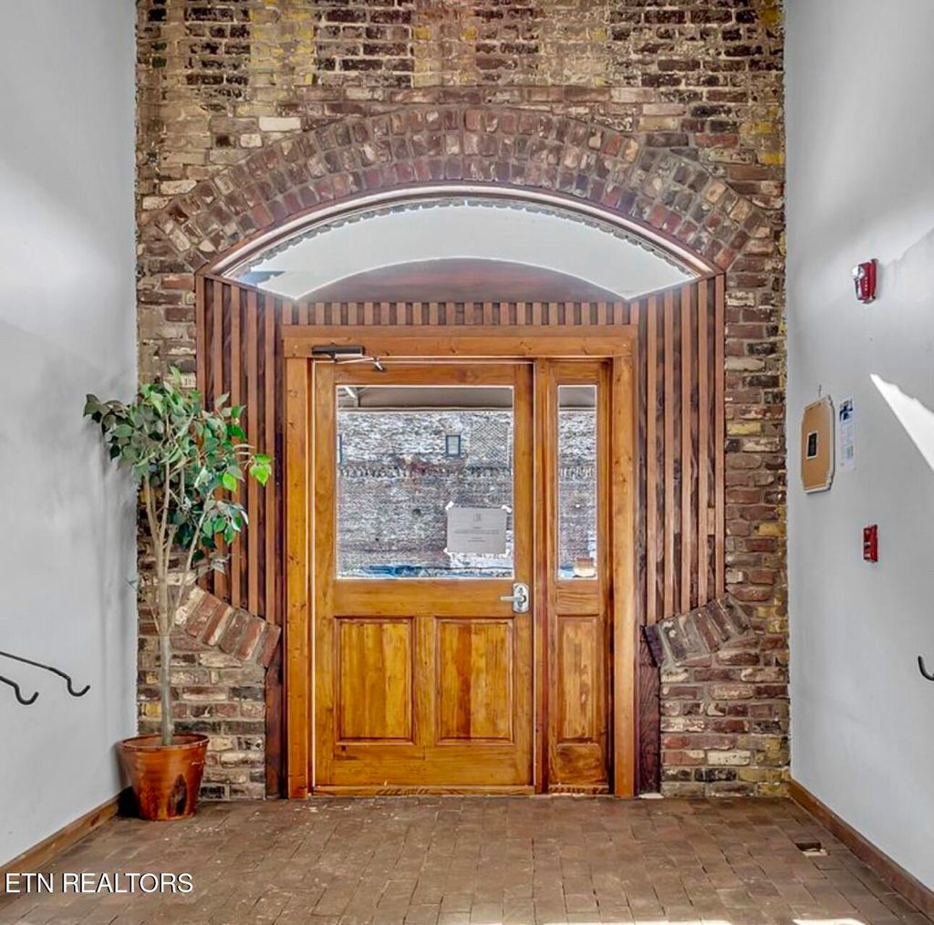 Photo of 105 W Jackson Ave Ave #9, Knoxville, TN 37902 (MLS # 1326173)