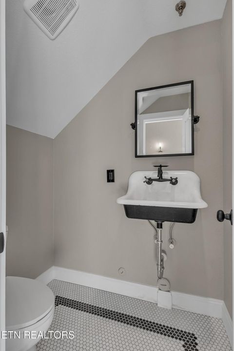 Tiny photo for 105 W Jackson Ave Ave #9, Knoxville, TN 37902 (MLS # 1326173)