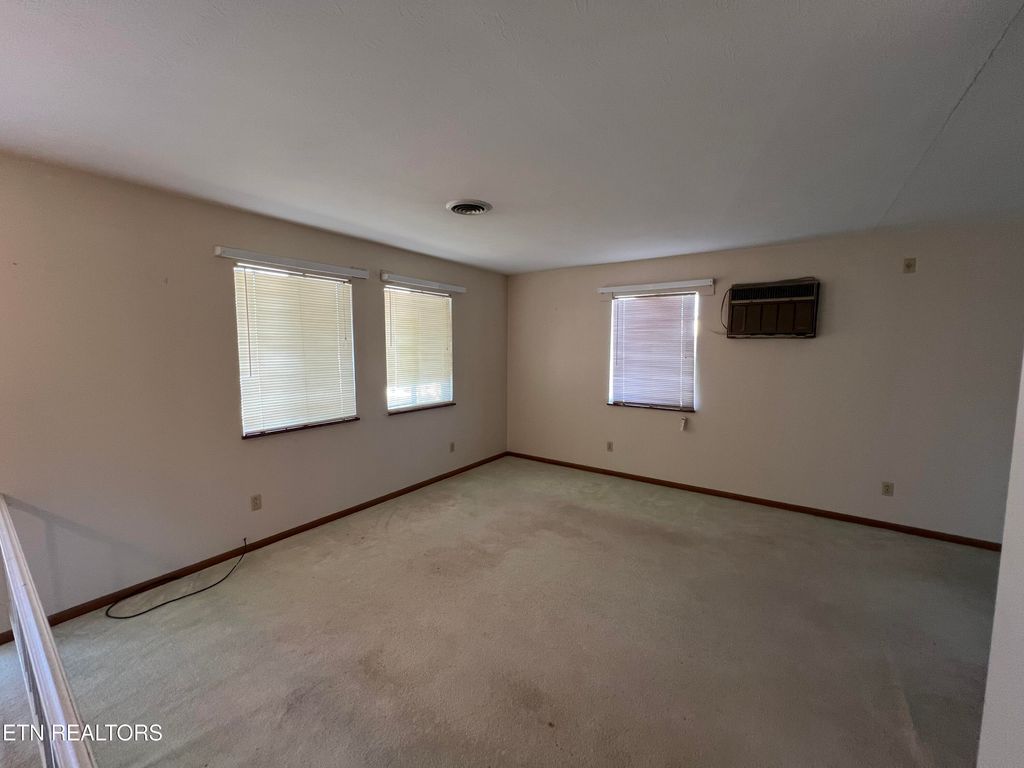 Photo of 978 Camp St, Wartburg, TN 37887 (MLS # 1330895)