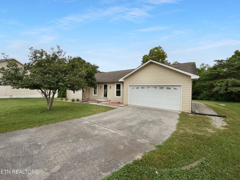 Photo of 322 Chatuga Lane, Loudon, TN 37774 (MLS # 1317043)