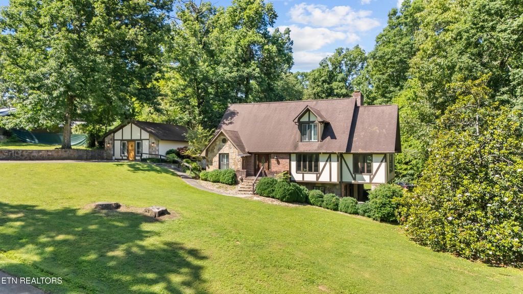 Photo of 1056 Topside Drive, Sevierville, TN 37862 (MLS # 1343728)