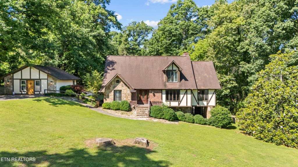 Photo of 1056 Topside Drive, Sevierville, TN 37862 (MLS # 1343728)